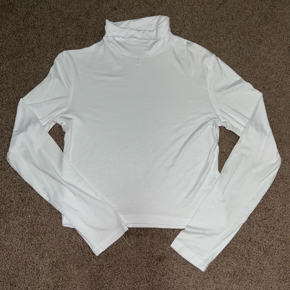 xs white turtleneck